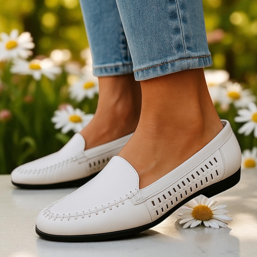Vintage Sandler of Boston white leather flats with style!